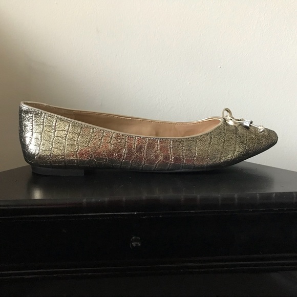 Antonio Melani Sand Gold Pointed Toe Flats - Picture 4 of 4